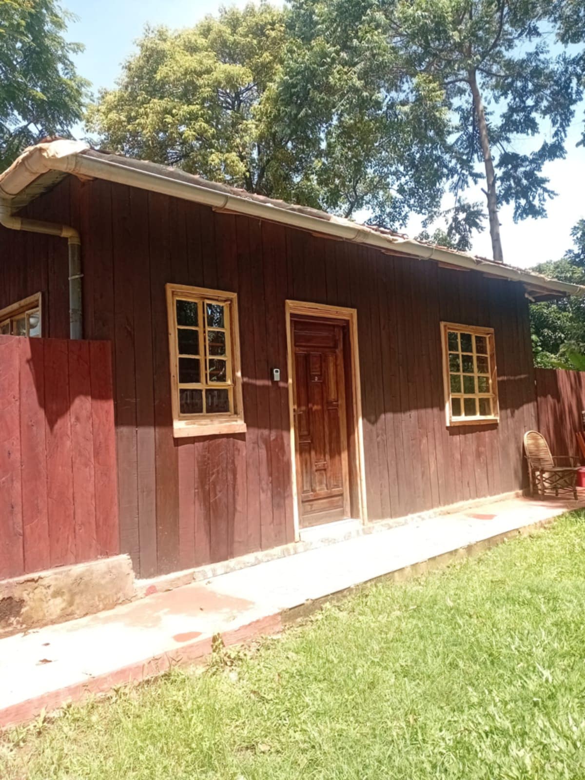 Chogoria Cabin exterior and green grounds